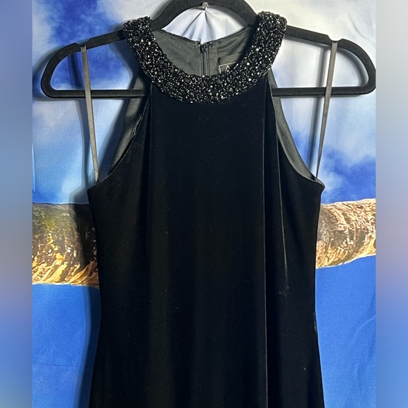 Alex Evenings Beaded Collar Sleeveless Black Velvet Formal Maxi - Picture 2 of 3